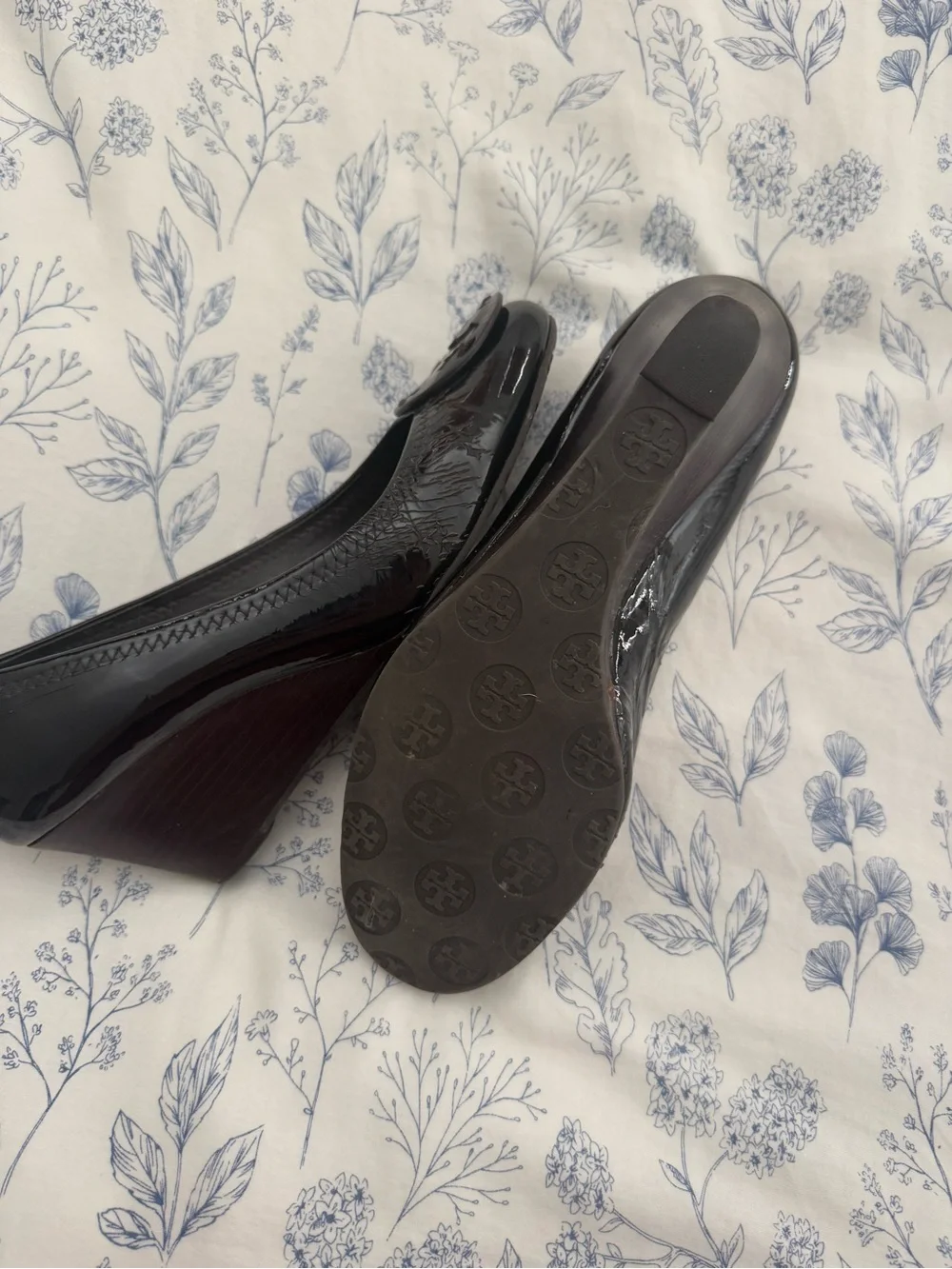 Tory Burch Black Patent Leather Logo Wedge Pumps Shoes